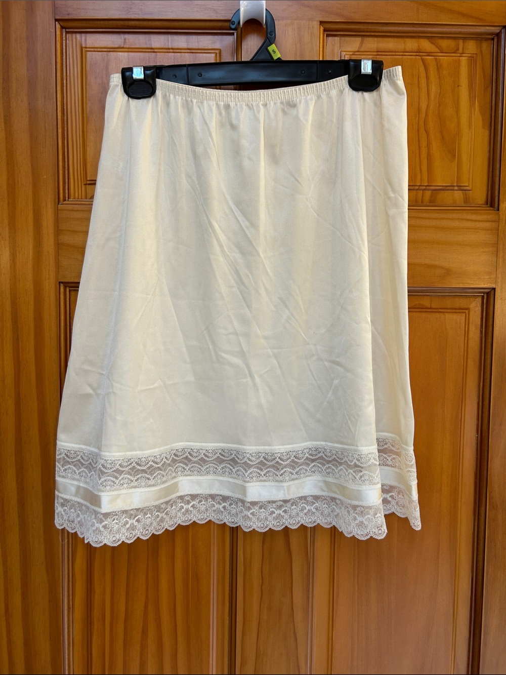 Vanity Fair Cream Lace-Trim Half Slip